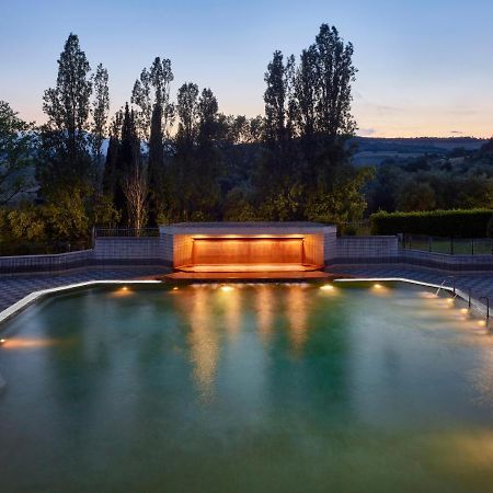 Fonteverde Lifestyle & Thermal Retreat - The Leading Hotels Of The World サン・カシャーノ・デイ・バーニ エクステリア 写真 The memorial at night