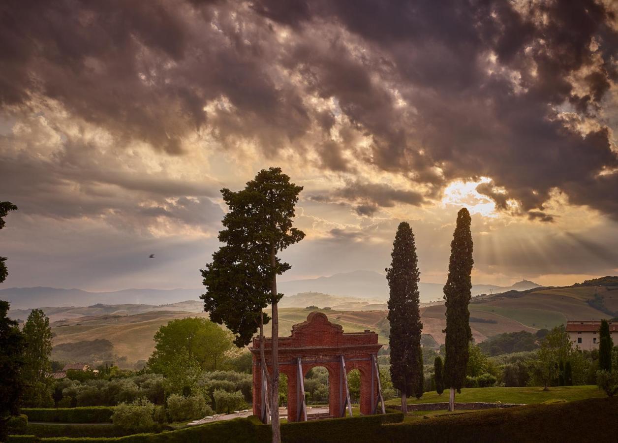 Fonteverde Lifestyle & Thermal Retreat - The Leading Hotels Of The World サン・カシャーノ・デイ・バーニ エクステリア 写真 The gate of the cemetery