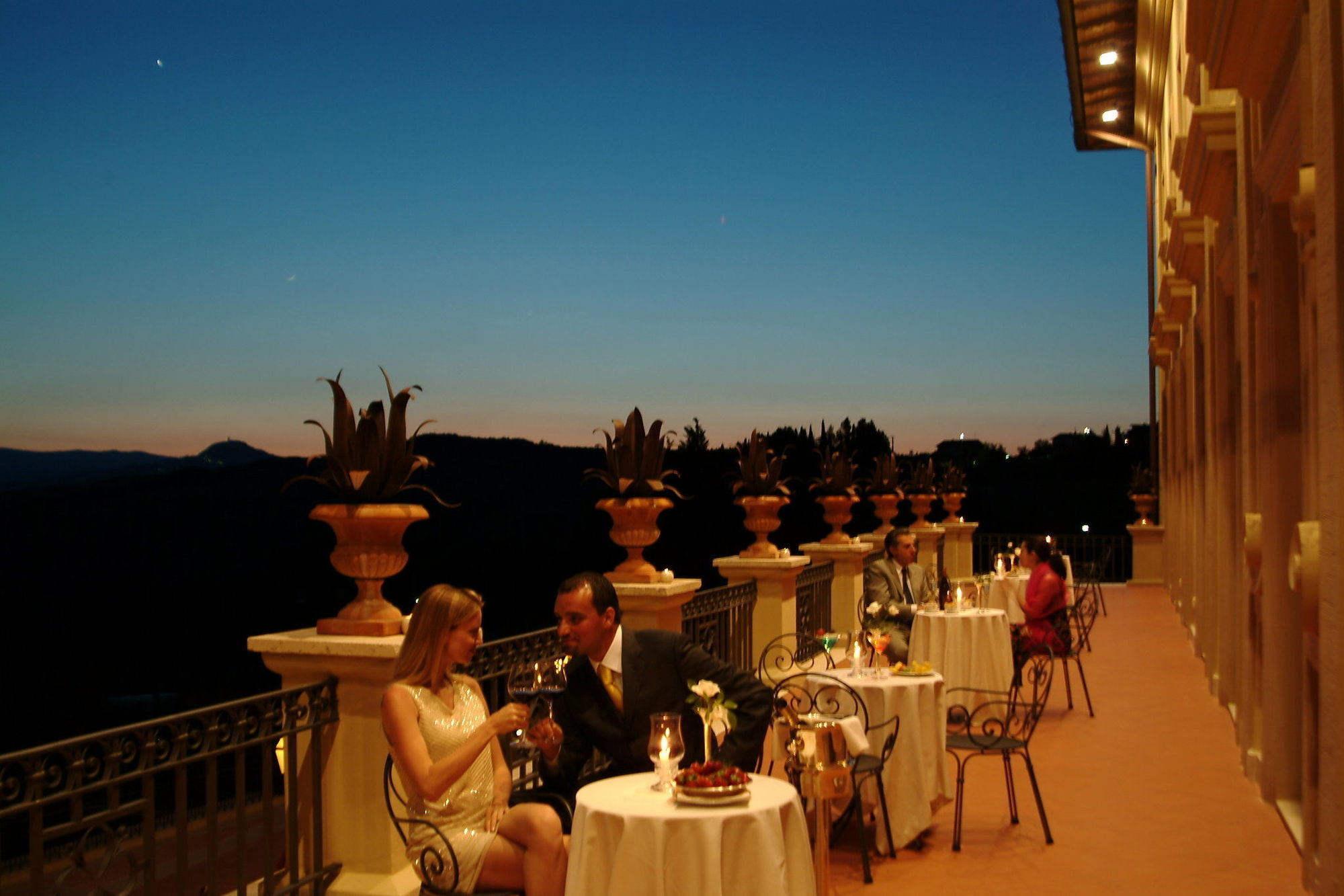 Fonteverde Lifestyle & Thermal Retreat - The Leading Hotels Of The World サン・カシャーノ・デイ・バーニ レストラン 写真 The Terrace at the St. Francis